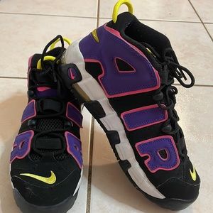 EUC Nike Air - 7 Youth / 8-8.5 Women
